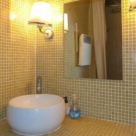 Republique-volta 2 Pieces De Charme Apartman *